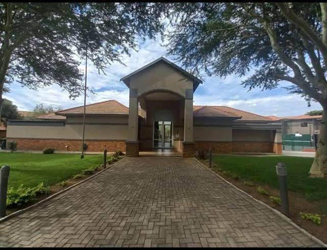5 BEDROOM HOUSE FOR SALE IN VALLEY VIEW ESTATE
